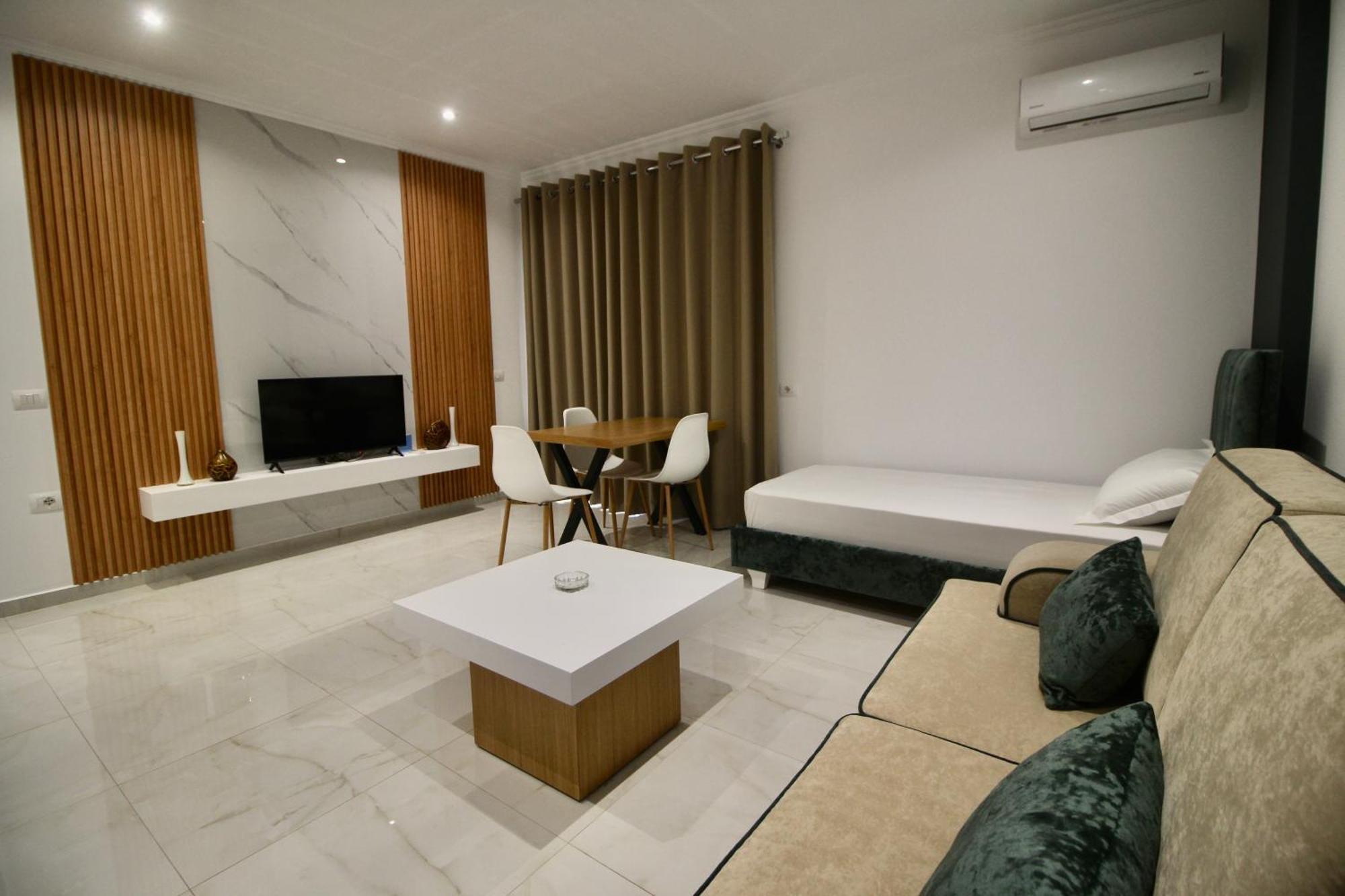 Sela Apartments Sarandë Esterno foto