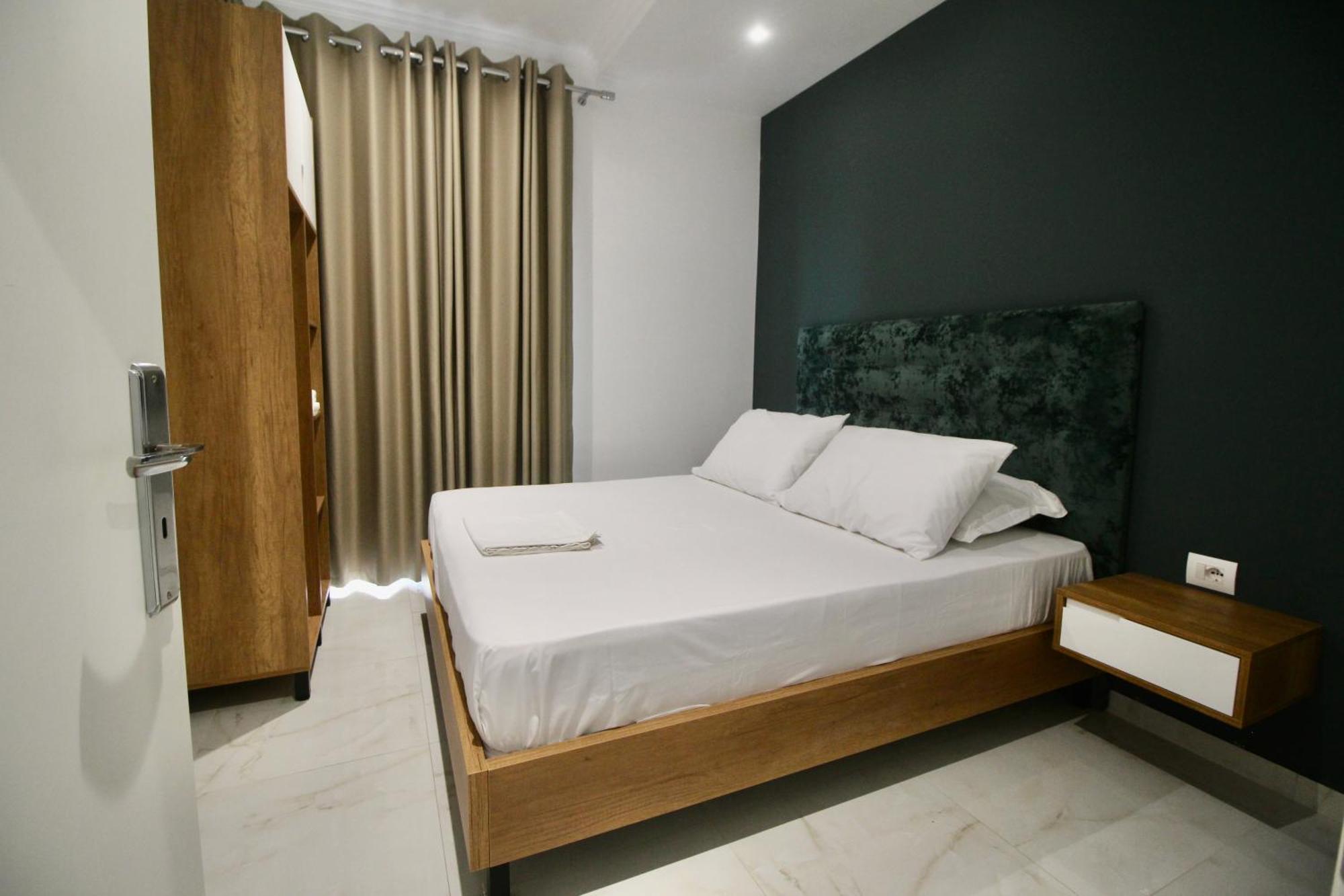 Sela Apartments Sarandë Esterno foto