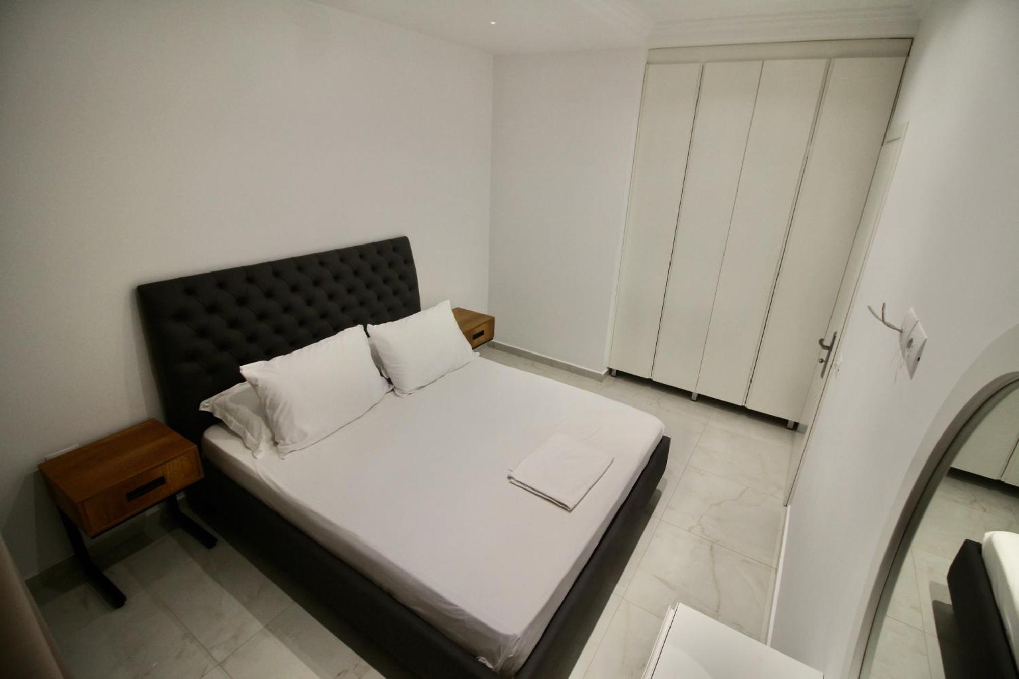 Sela Apartments Sarandë Esterno foto