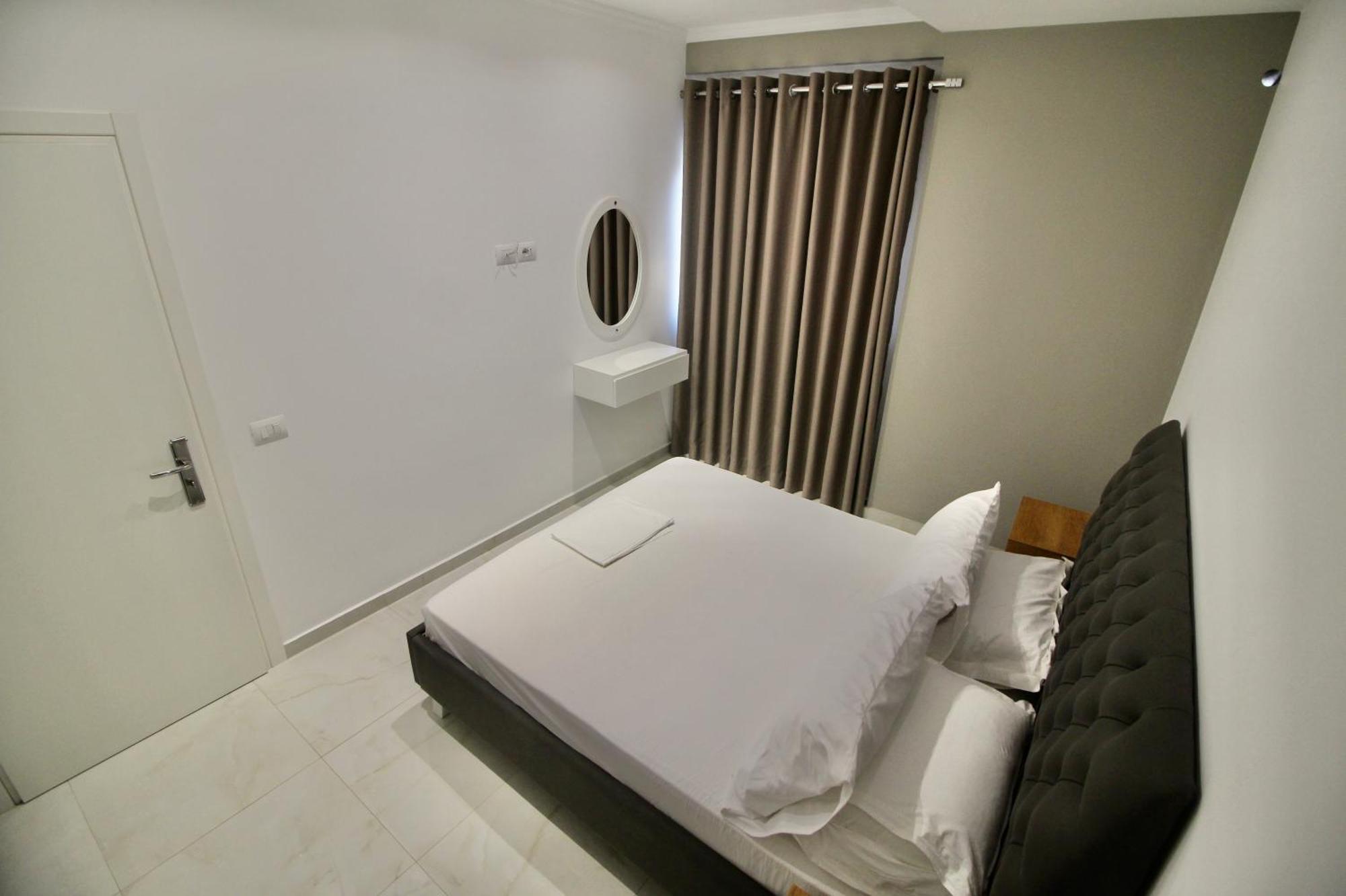 Sela Apartments Sarandë Esterno foto