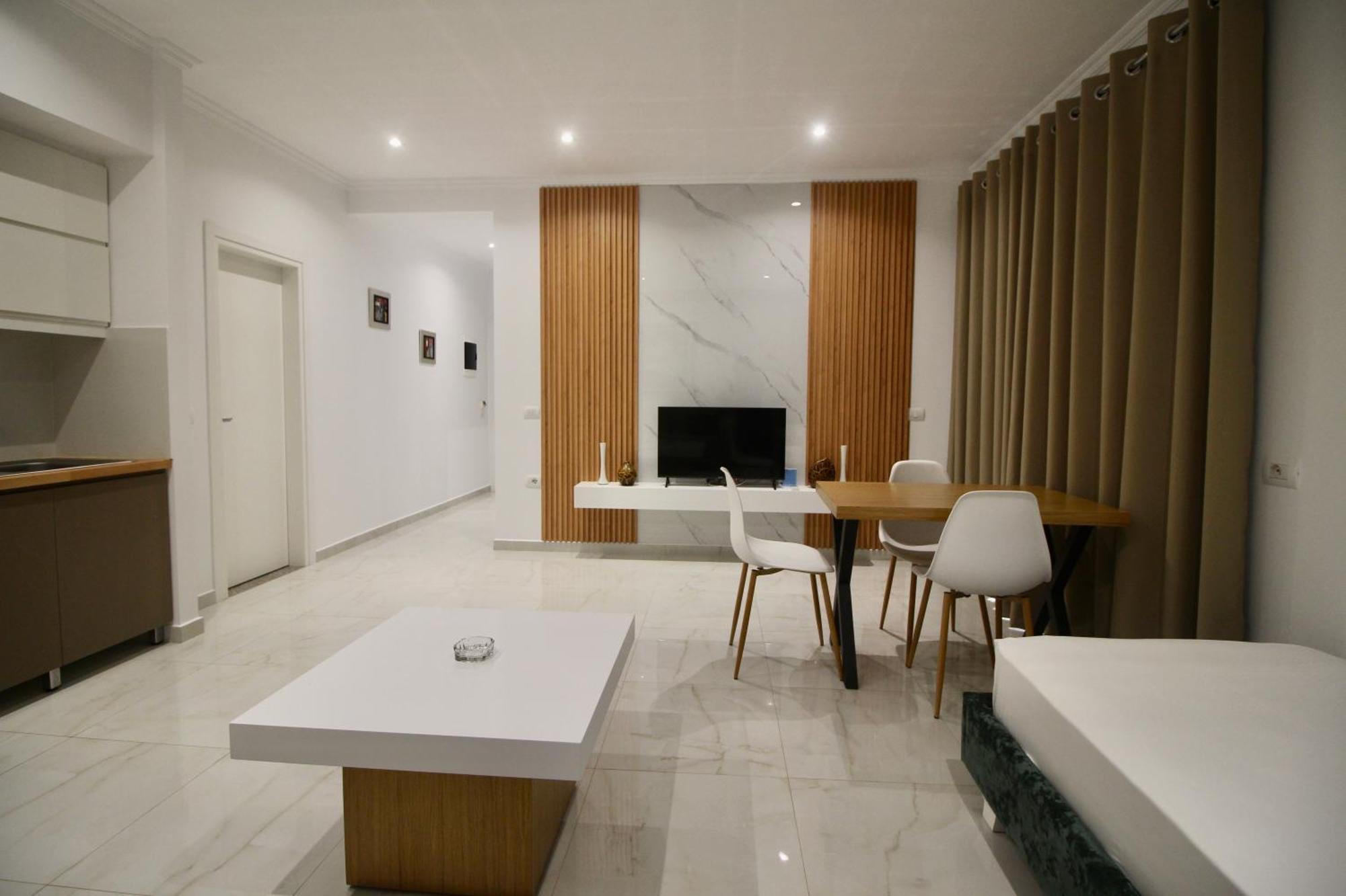 Sela Apartments Sarandë Esterno foto